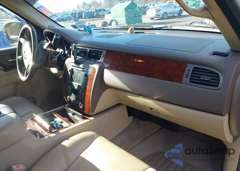 2010 Chevrolet Suburban 1500 Ltz z USA, uszkodzony, nr VIN 1GNUKKE36AR211783